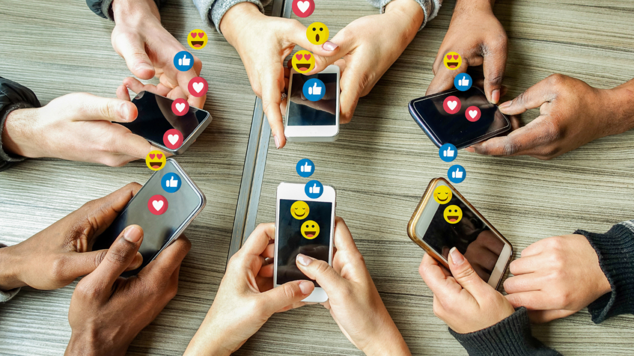 What Are The Effects Of Social Media And The Internet On Society In America